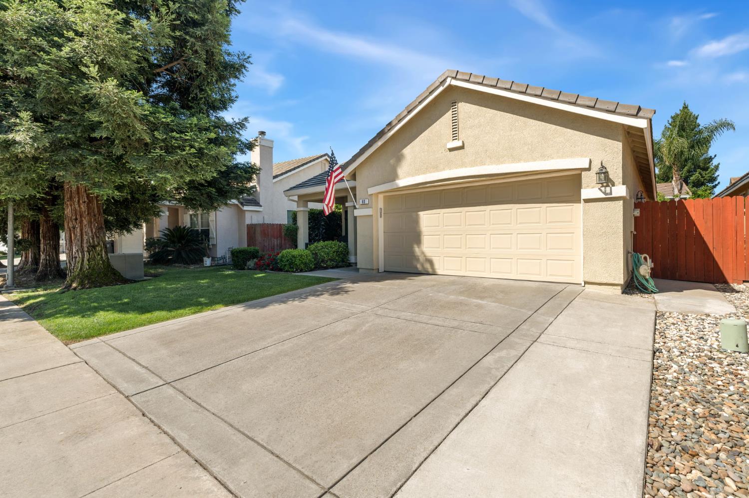Detail Gallery Image 2 of 26 For 60 Groth Cir, Sacramento,  CA 95834 - 3 Beds | 2 Baths