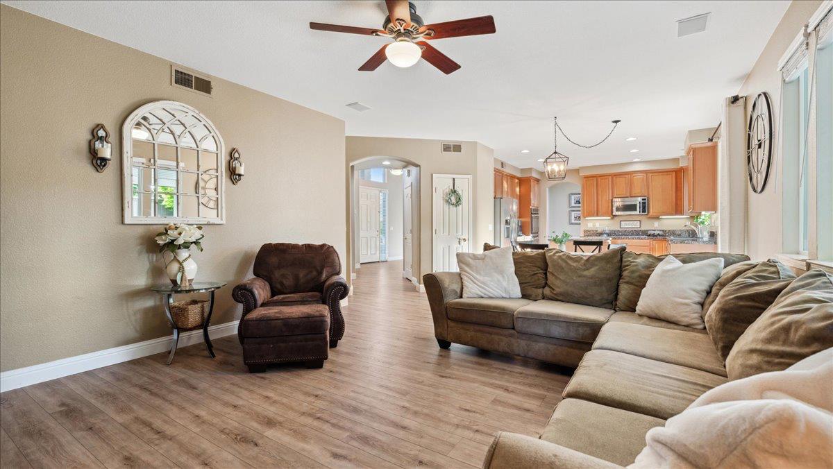 Detail Gallery Image 20 of 57 For 6433 Camellia Point Way, Roseville,  CA 95678 - 4 Beds | 3 Baths