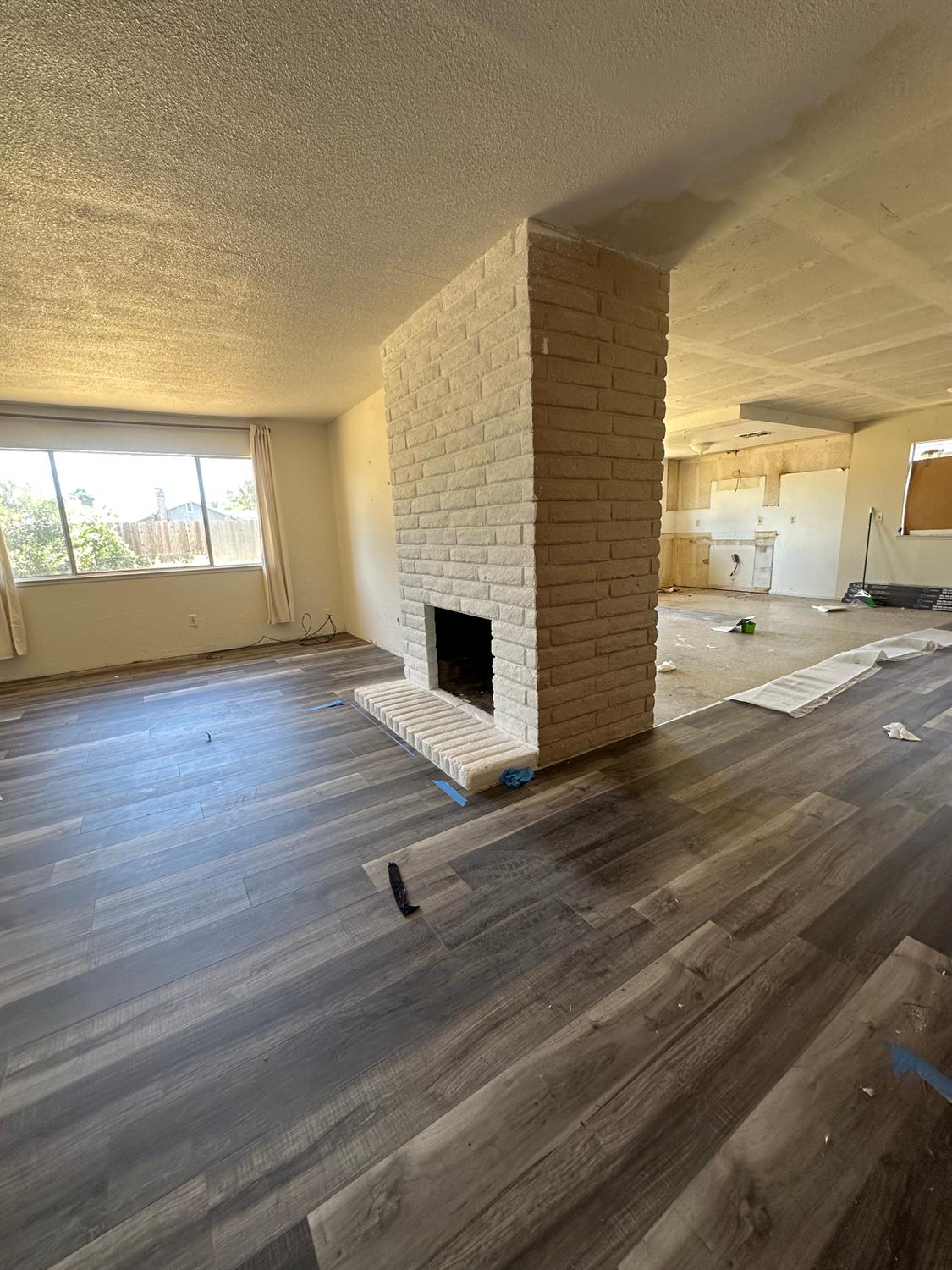 Detail Gallery Image 4 of 22 For 9211 Eaglepoint Ln, Stockton,  CA 95210 - 3 Beds | 2 Baths