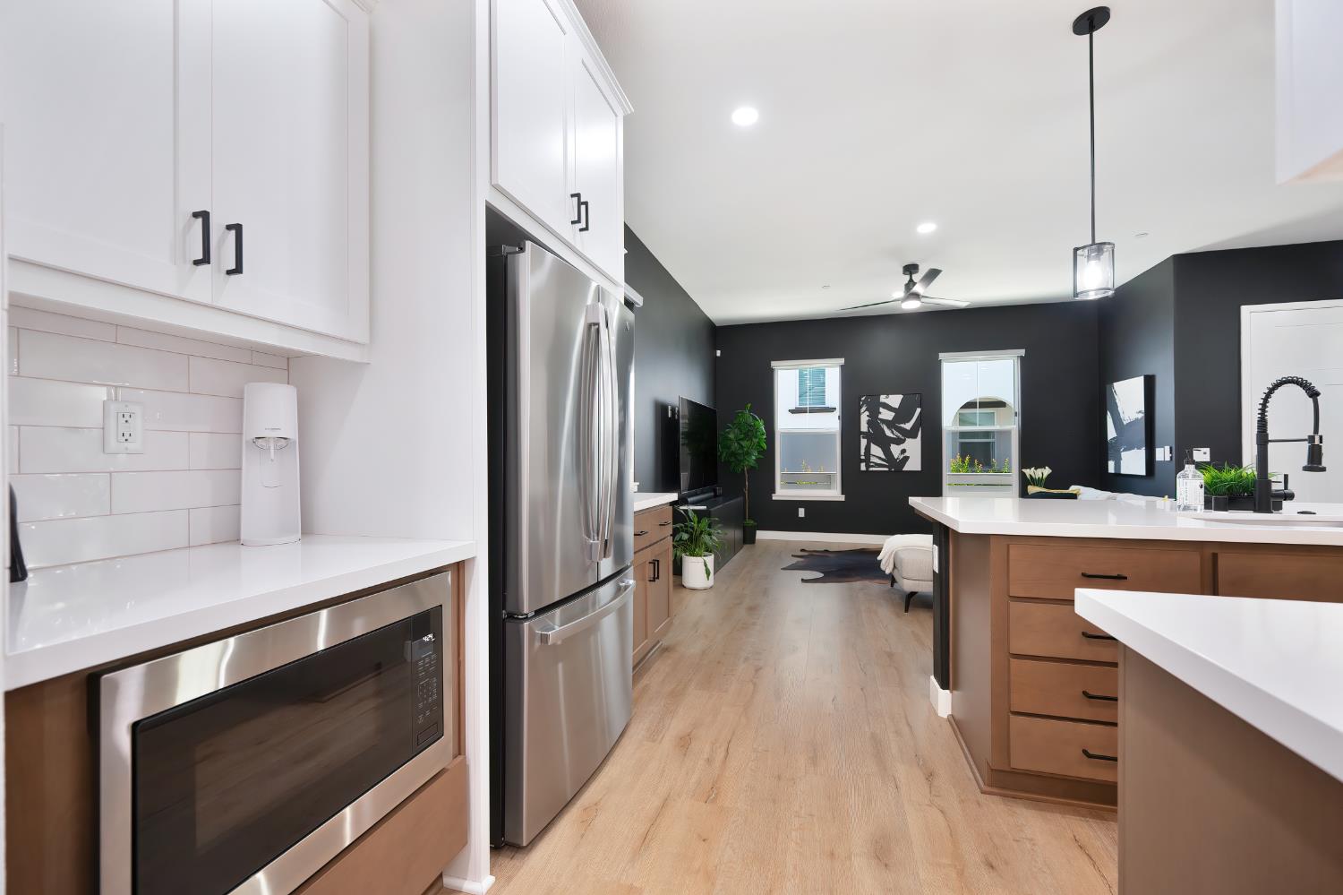 Detail Gallery Image 18 of 53 For 2372 Bastogne, Sacramento,  CA 95818 - 3 Beds | 2/1 Baths