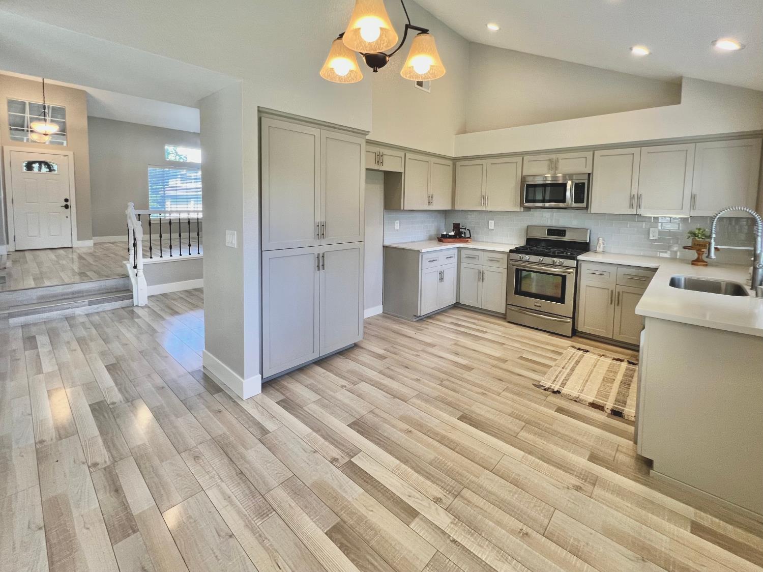 Detail Gallery Image 12 of 48 For 3842 Hunters Glen Pl, Antelope,  CA 95843 - 4 Beds | 3 Baths