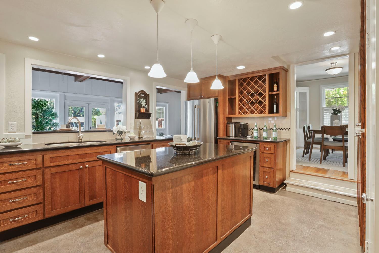 Detail Gallery Image 25 of 80 For 3651 Country Club Blvd, Stockton,  CA 95204 - 6 Beds | 3 Baths