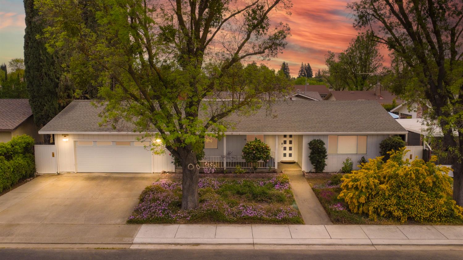 Detail Gallery Image 1 of 47 For 1828 Hermida Way, Modesto,  CA 95355 - 3 Beds | 2 Baths