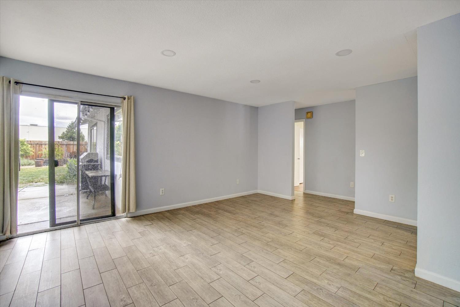 Detail Gallery Image 7 of 31 For 3401 Nut Plains Dr, Sacramento,  CA 95827 - 4 Beds | 2 Baths