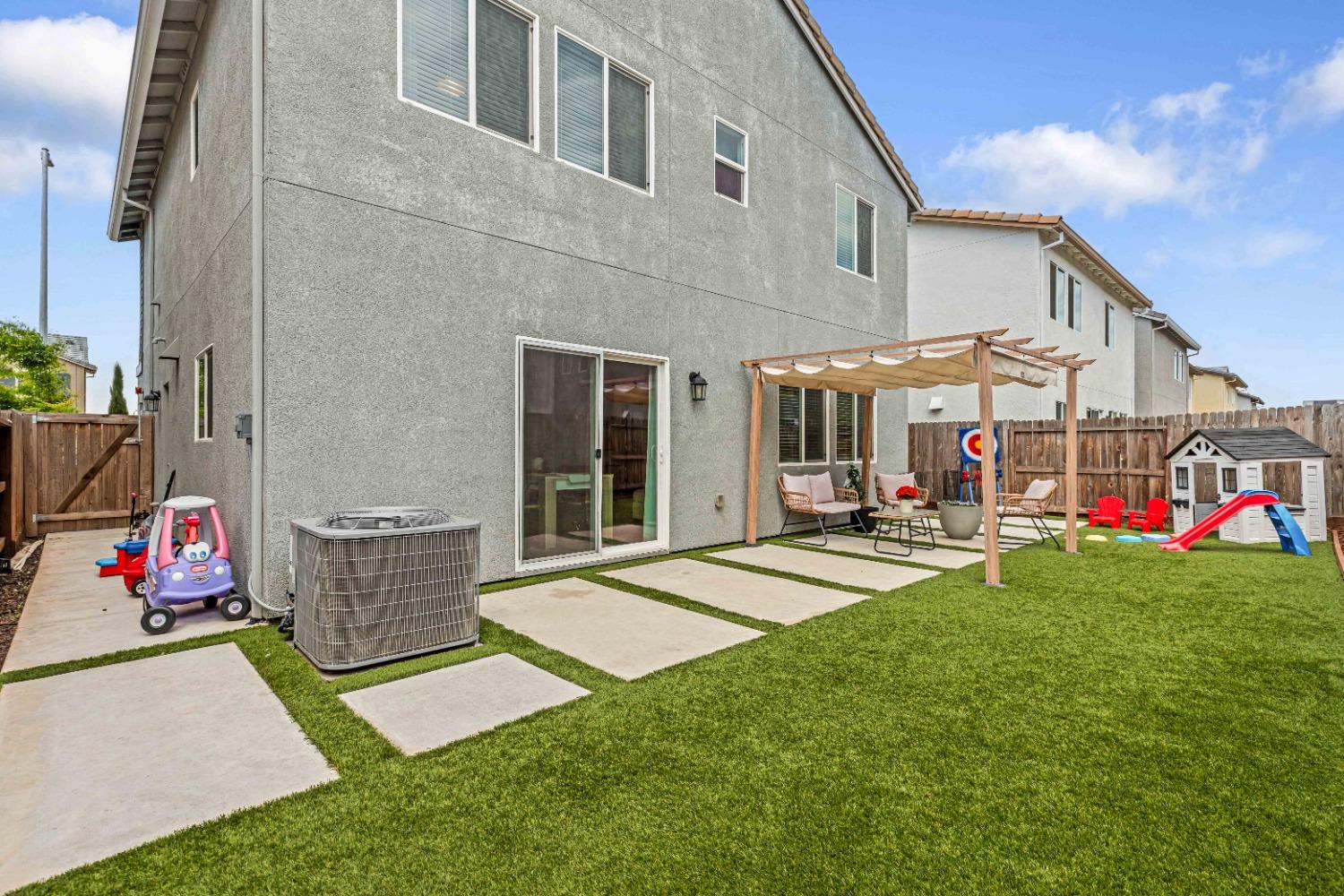 Detail Gallery Image 33 of 50 For 450 Rainbow Falls Ln, Manteca,  CA 95337 - 3 Beds | 2/1 Baths