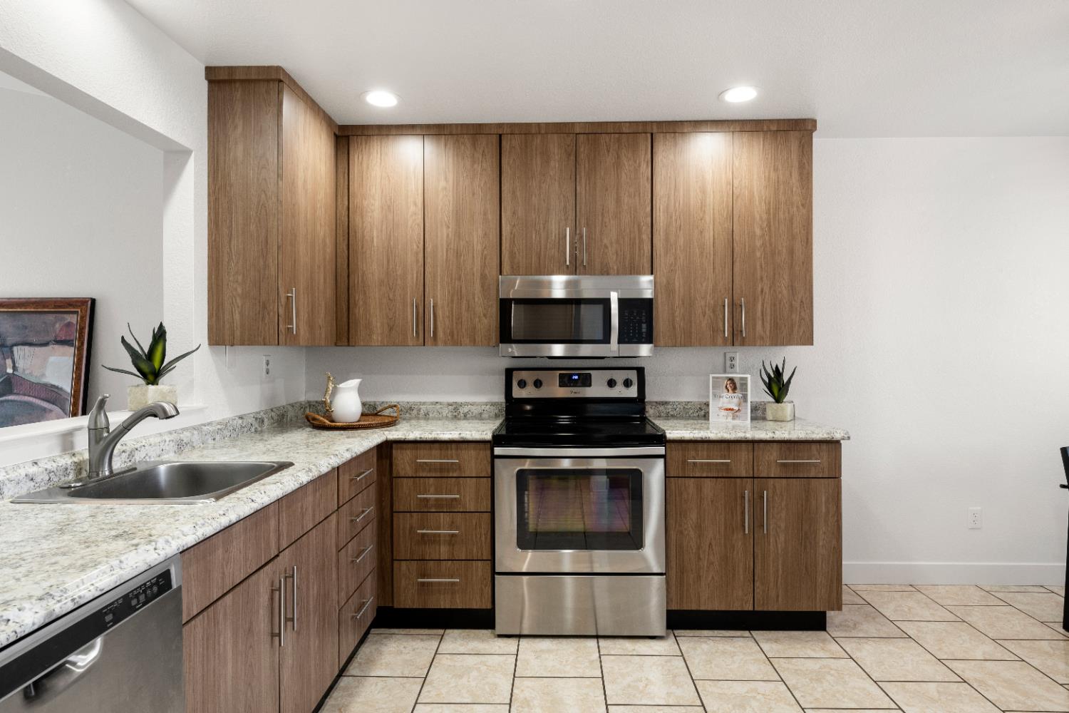 Detail Gallery Image 9 of 31 For 8082 Forest Glen Way, Citrus Heights,  CA 95610 - 3 Beds | 2 Baths