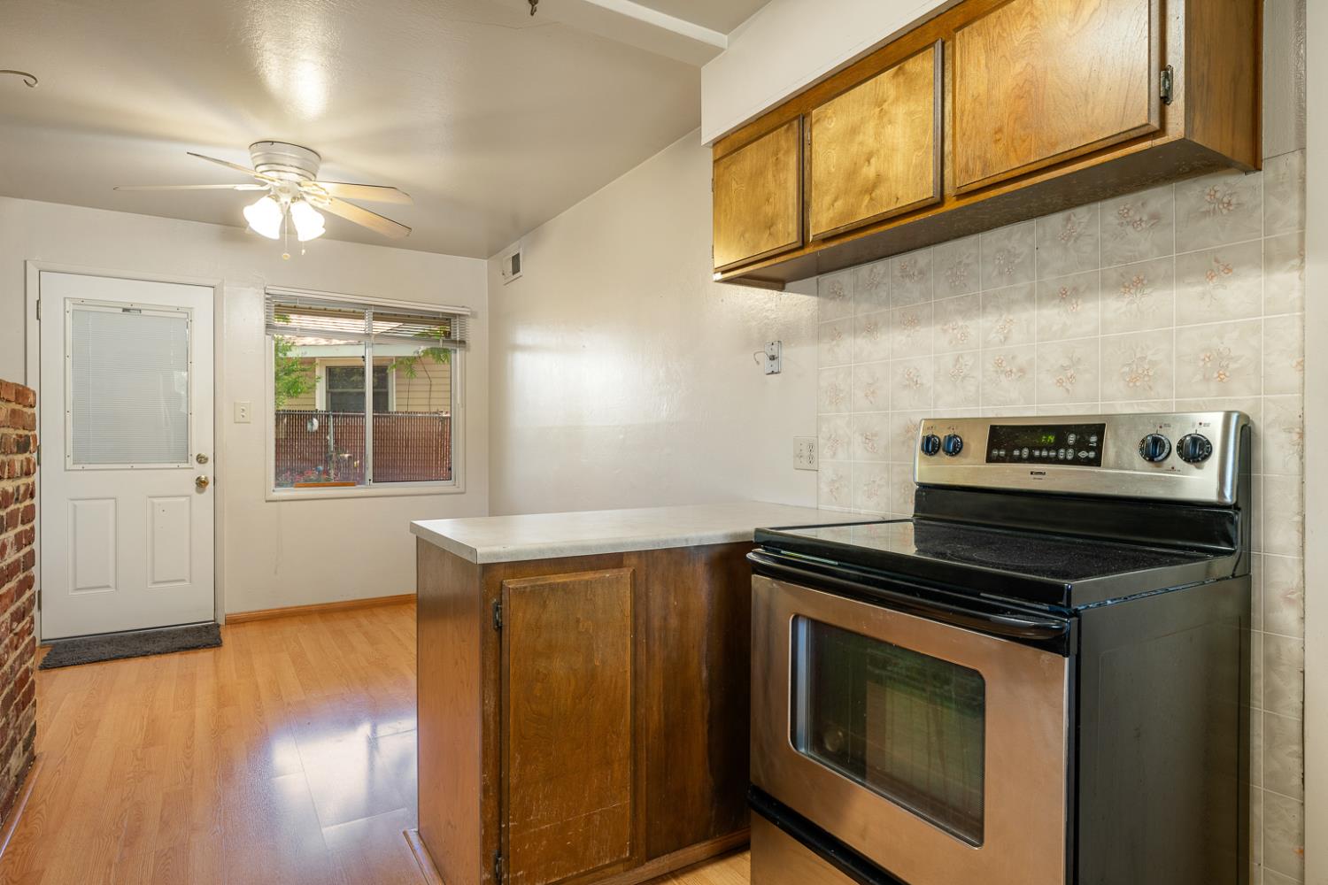 Detail Gallery Image 13 of 32 For 1812 Vesta Way, Sacramento,  CA 95864 - 3 Beds | 2 Baths