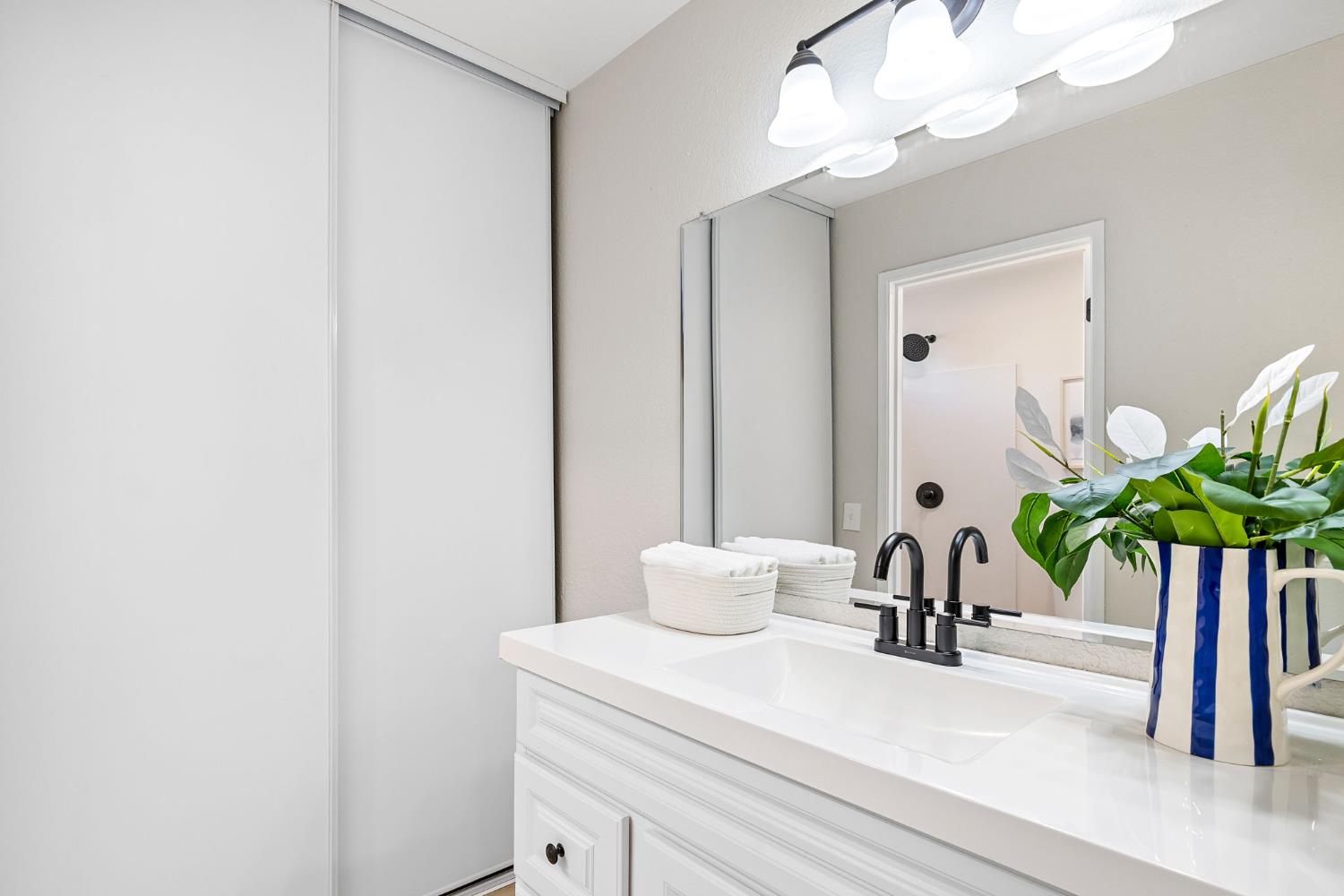 Detail Gallery Image 33 of 43 For 1240 Chuckwagon Dr, Sacramento,  CA 95834 - 3 Beds | 2 Baths