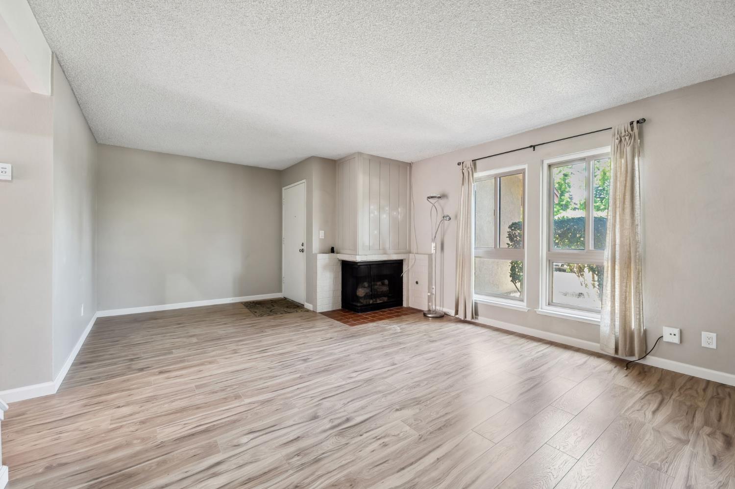 Photo #4: 225060723 Listing: Photo #4