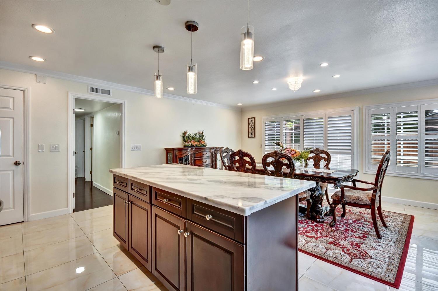 Detail Gallery Image 4 of 27 For 4237 Kingspark Dr, San Jose,  CA 95136 - 5 Beds | 3 Baths