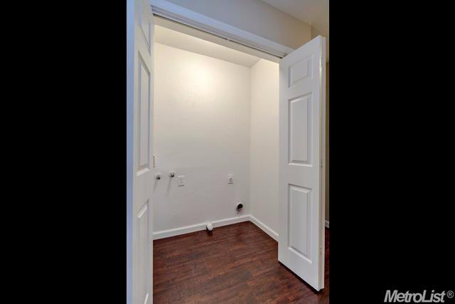 Detail Gallery Image 7 of 13 For 7522 Bowen Cir, Sacramento,  CA 95822 - 3 Beds | 2 Baths