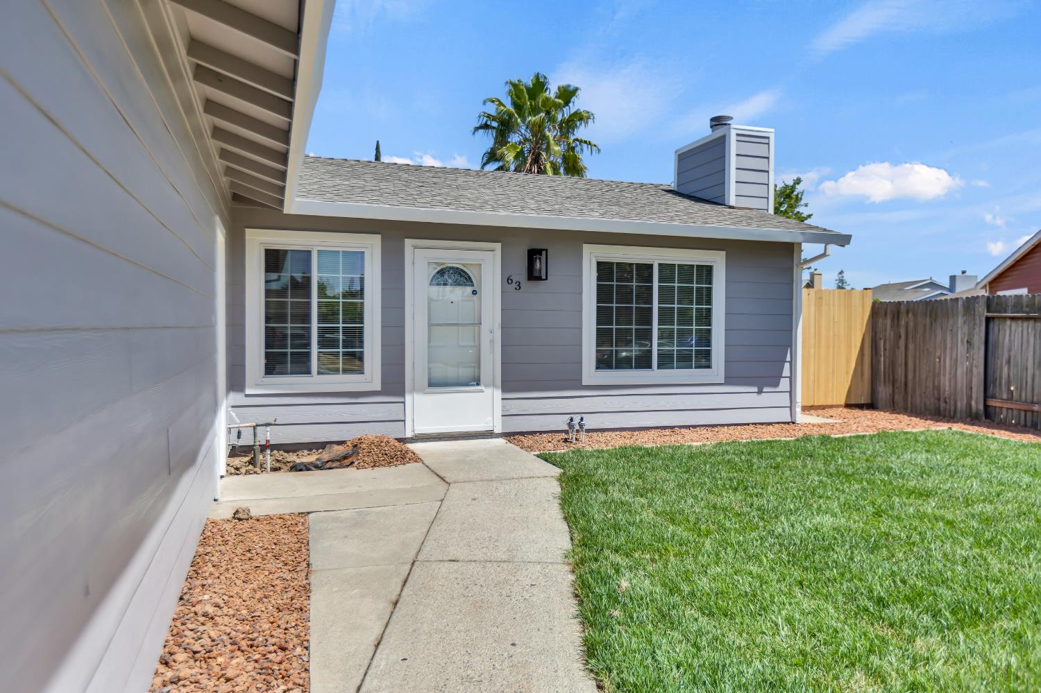 Detail Gallery Image 4 of 35 For 63 Milpitas Cir, Sacramento,  CA 95823 - 3 Beds | 1 Baths