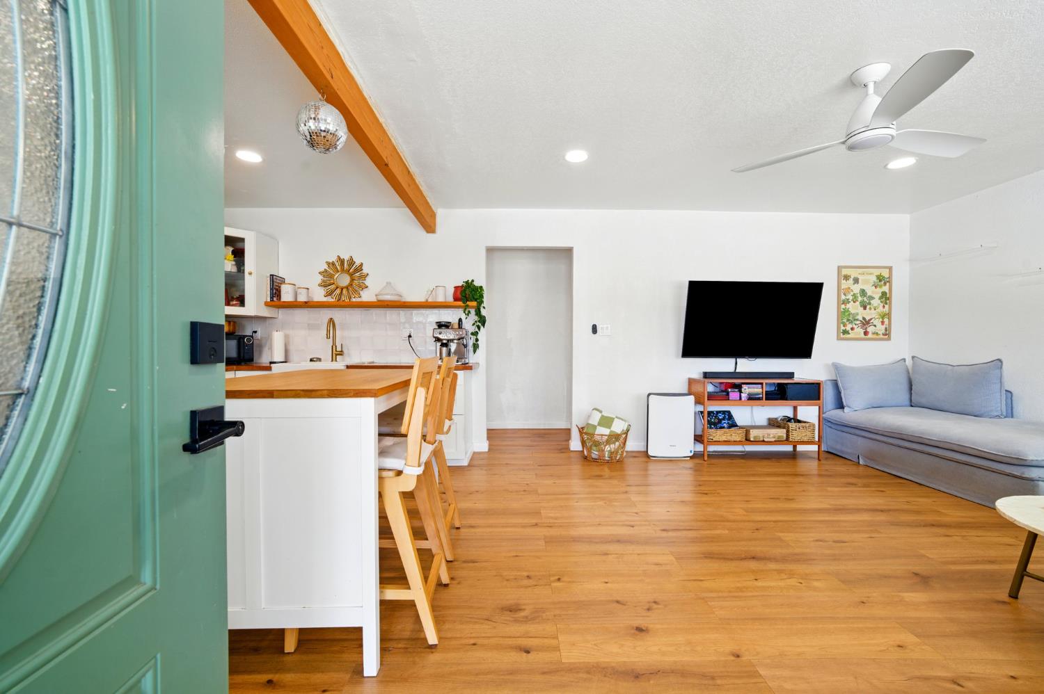 Detail Gallery Image 4 of 26 For 2357 E Euclid Ave, Stockton,  CA 95205 - 2 Beds | 2 Baths