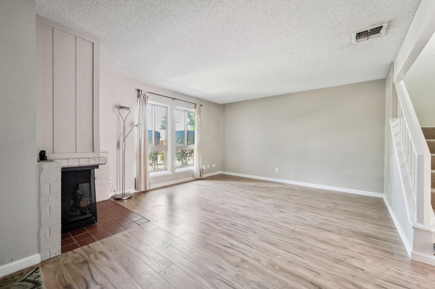 Photo #3: 225060723 Listing 