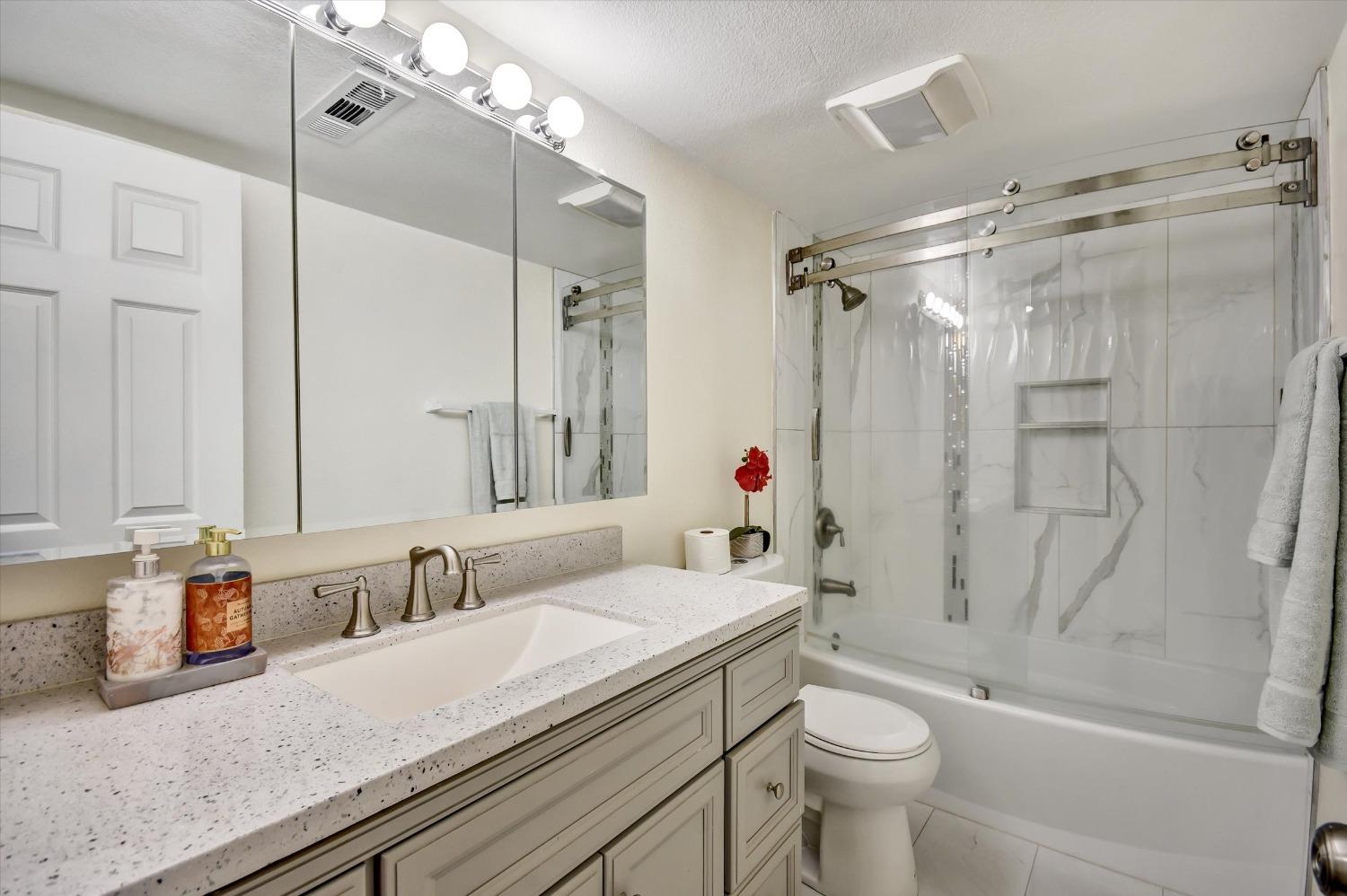 Detail Gallery Image 16 of 27 For 4237 Kingspark Dr, San Jose,  CA 95136 - 5 Beds | 3 Baths