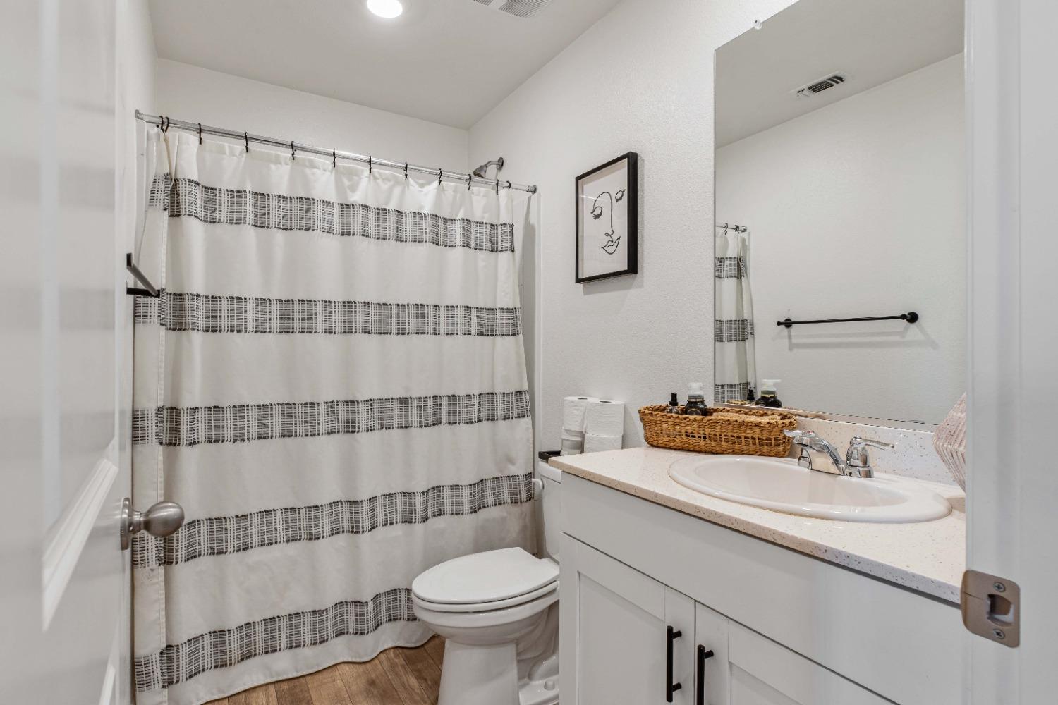 Detail Gallery Image 25 of 50 For 450 Rainbow Falls Ln, Manteca,  CA 95337 - 3 Beds | 2/1 Baths