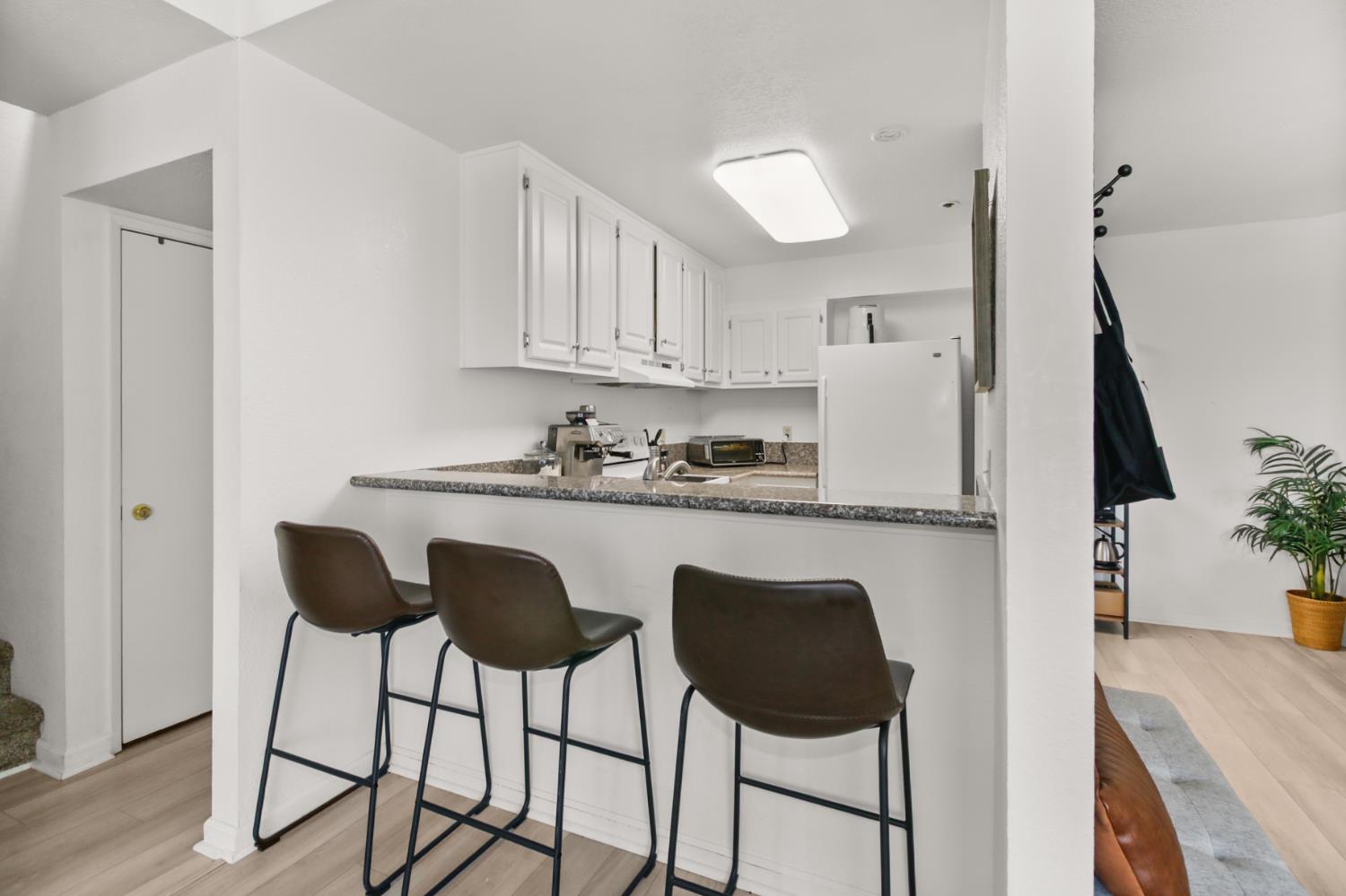 Photo #3: 225064167 Listing 
