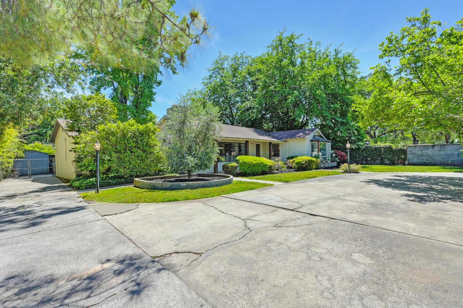 Detail Gallery Image 5 of 64 For 5428 Fair Oaks Blvd, Carmichael,  CA 95608 - 4 Beds | 2 Baths