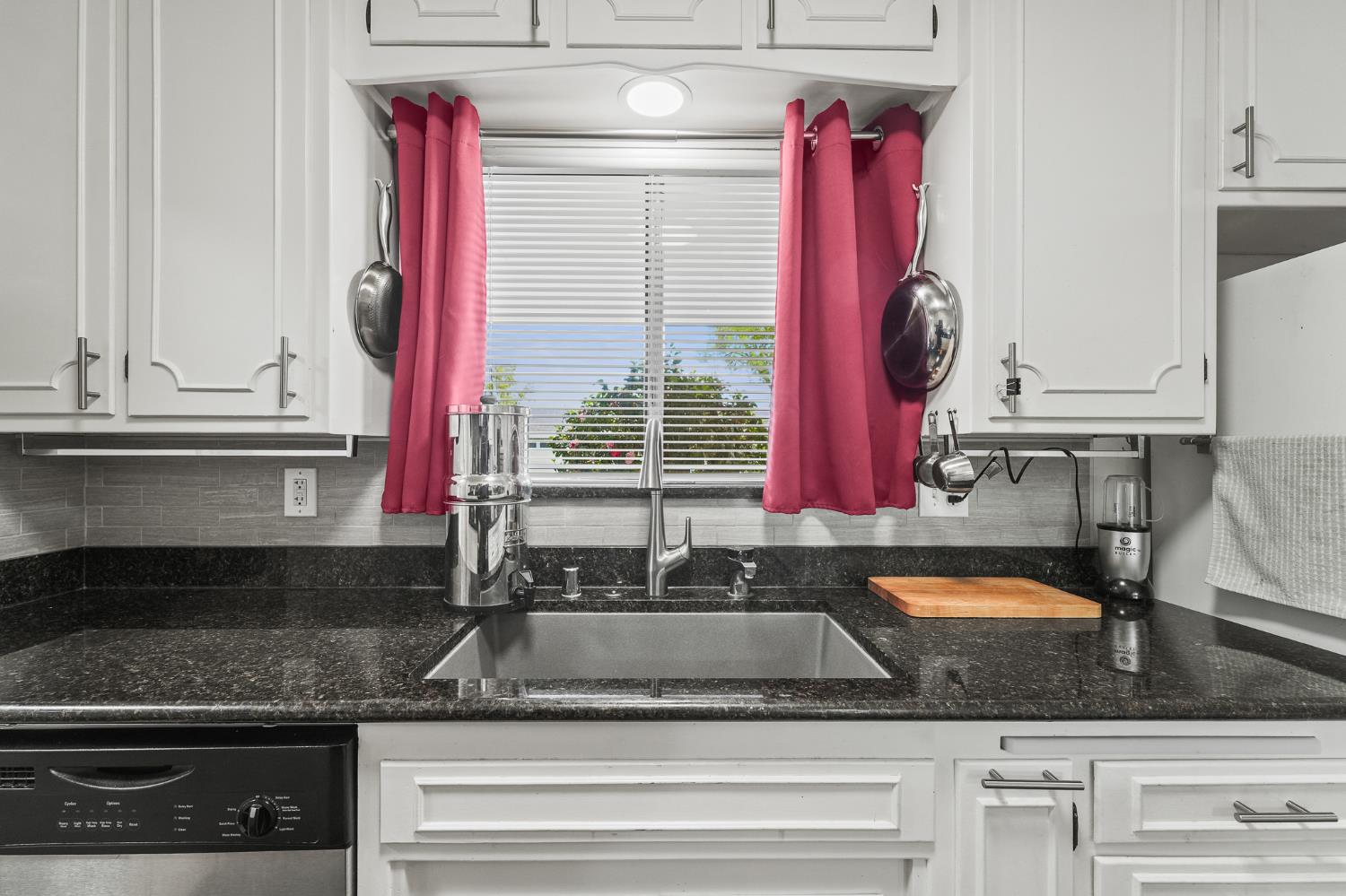 Detail Gallery Image 13 of 47 For 1828 Hermida Way, Modesto,  CA 95355 - 3 Beds | 2 Baths