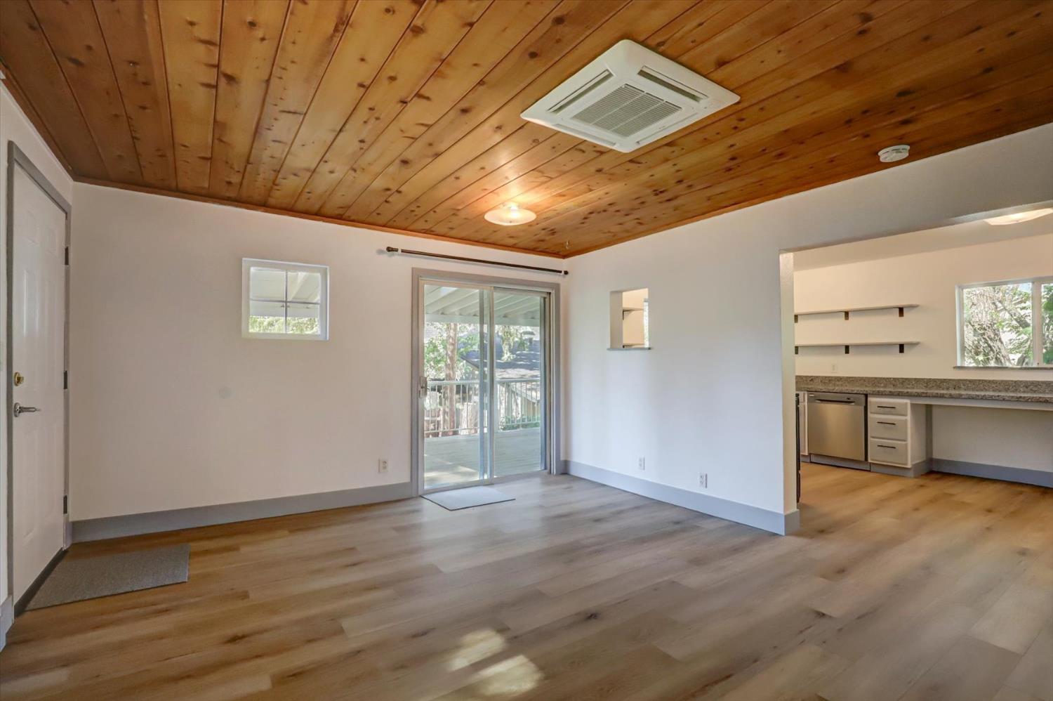 Detail Gallery Image 4 of 62 For 347 E Maryland Dr, Grass Valley,  CA 95945 - 2 Beds | 2 Baths
