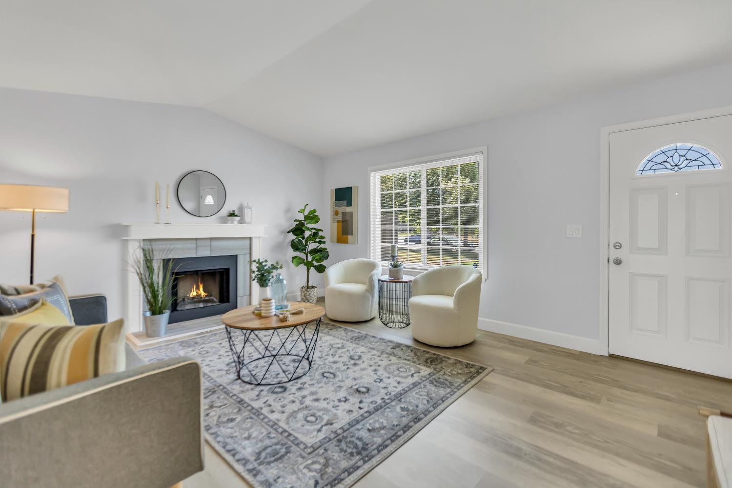 Detail Gallery Image 5 of 35 For 63 Milpitas Cir, Sacramento,  CA 95823 - 3 Beds | 1 Baths