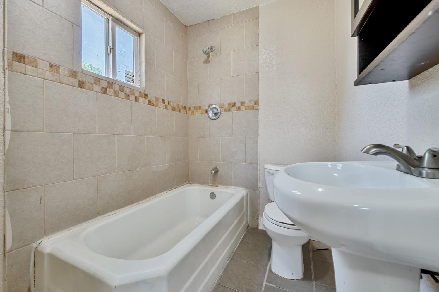 Detail Gallery Image 14 of 18 For 411 Potomac Ave, Sacramento,  CA 95833 - 3 Beds | 2 Baths