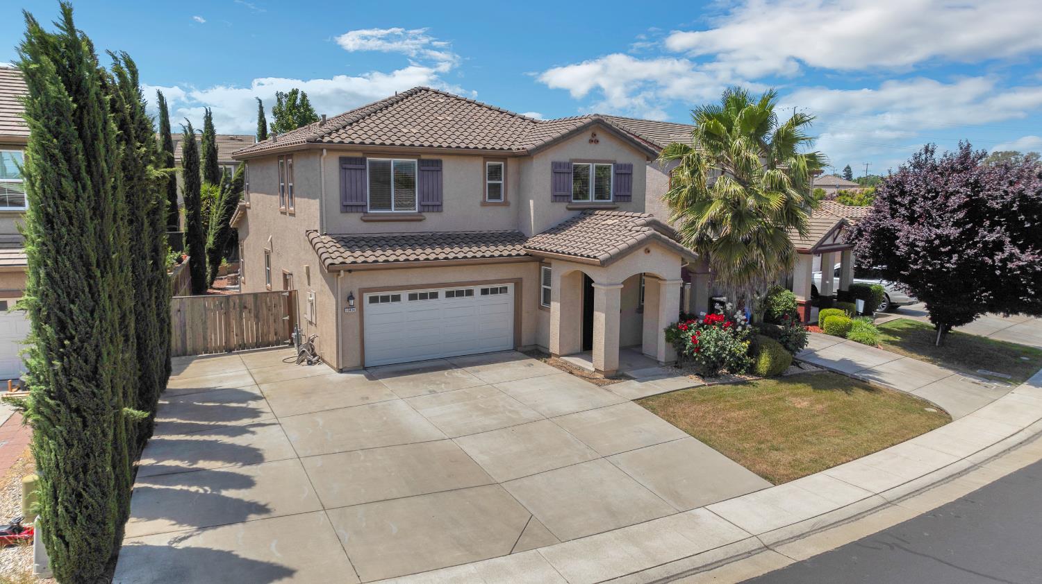 Detail Gallery Image 3 of 43 For 10424 Fossil Way, Elk Grove,  CA 95757 - 4 Beds | 3/1 Baths