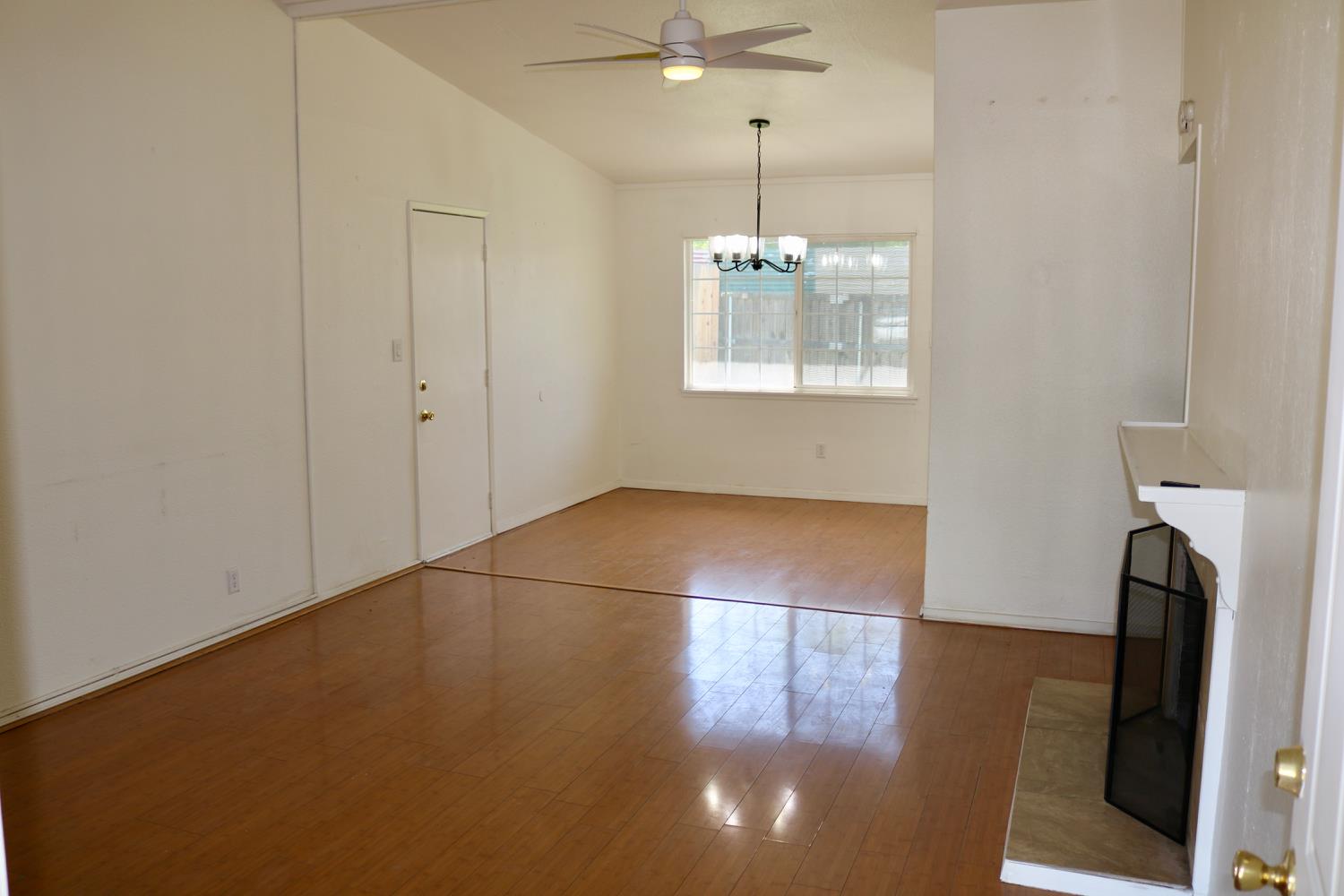 Detail Gallery Image 4 of 12 For 2501 Fernandez Dr, Sacramento,  CA 95822 - 3 Beds | 1 Baths