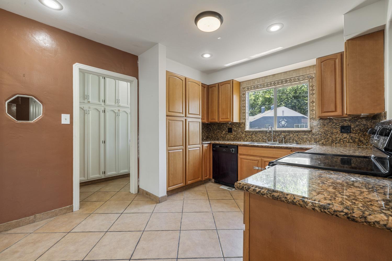Detail Gallery Image 20 of 42 For 501 N Thor St, Turlock,  CA 95380 - 5 Beds | 2 Baths