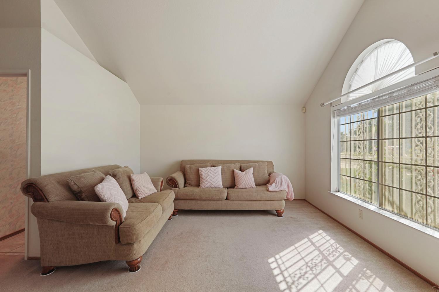 Detail Gallery Image 6 of 47 For 5329 Barbados Cir, Stockton,  CA 95210 - 3 Beds | 2/1 Baths