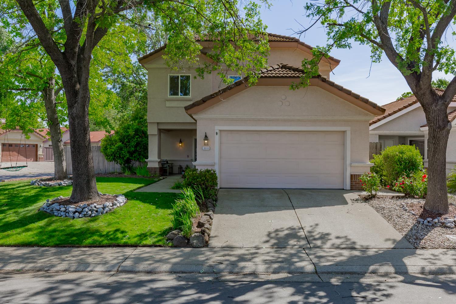 Detail Gallery Image 1 of 37 For 3010 Acton Way, Roseville,  CA 95747 - 4 Beds | 3 Baths