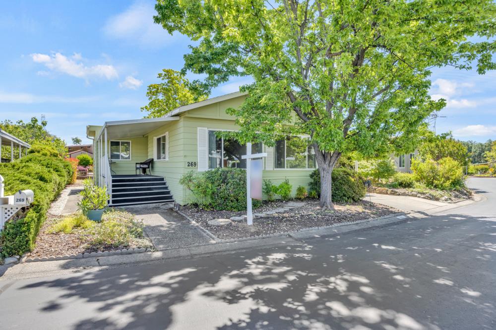 Detail Gallery Image 7 of 75 For 269 Leafwood Way, Folsom,  CA 95630 - 2 Beds | 2 Baths