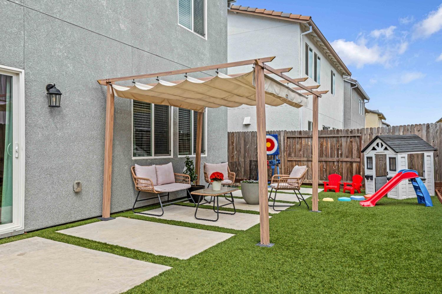 Detail Gallery Image 35 of 50 For 450 Rainbow Falls Ln, Manteca,  CA 95337 - 3 Beds | 2/1 Baths