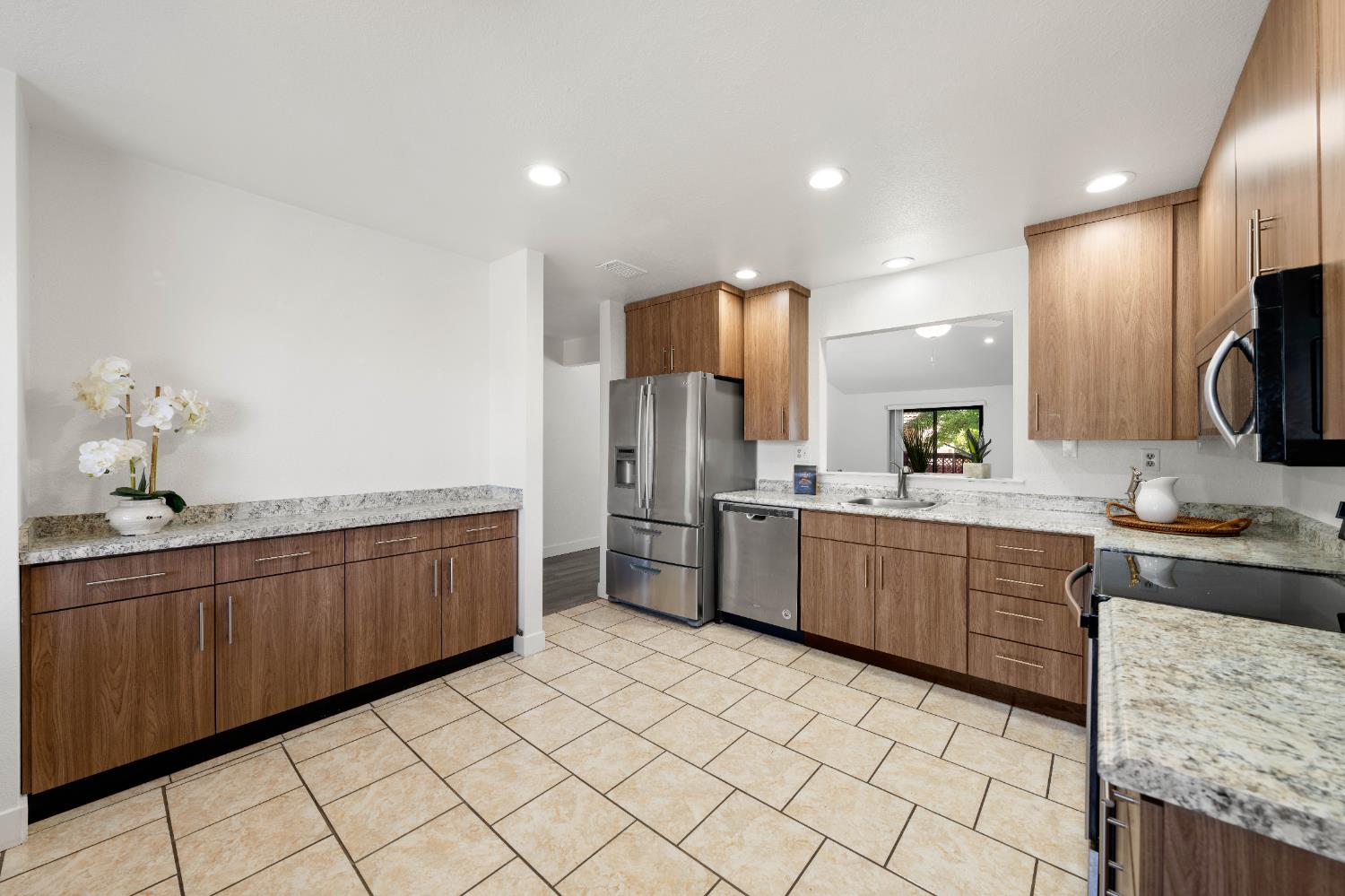 Detail Gallery Image 12 of 31 For 8082 Forest Glen Way, Citrus Heights,  CA 95610 - 3 Beds | 2 Baths