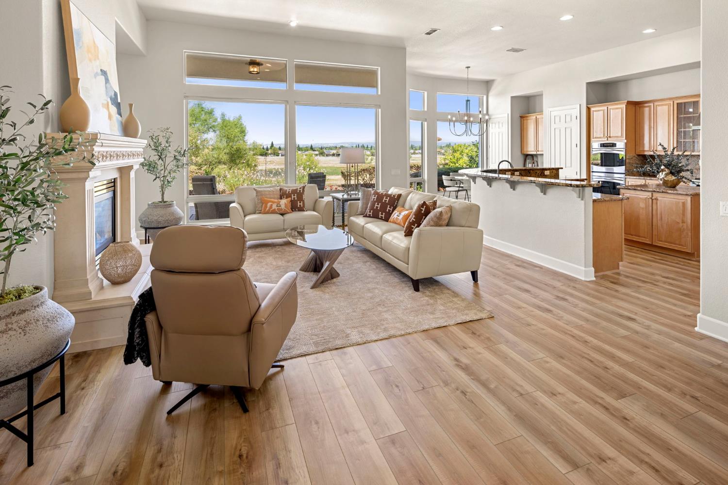 Detail Gallery Image 8 of 63 For 1584 Summerhill Ln, Lincoln,  CA 95648 - 2 Beds | 2/1 Baths