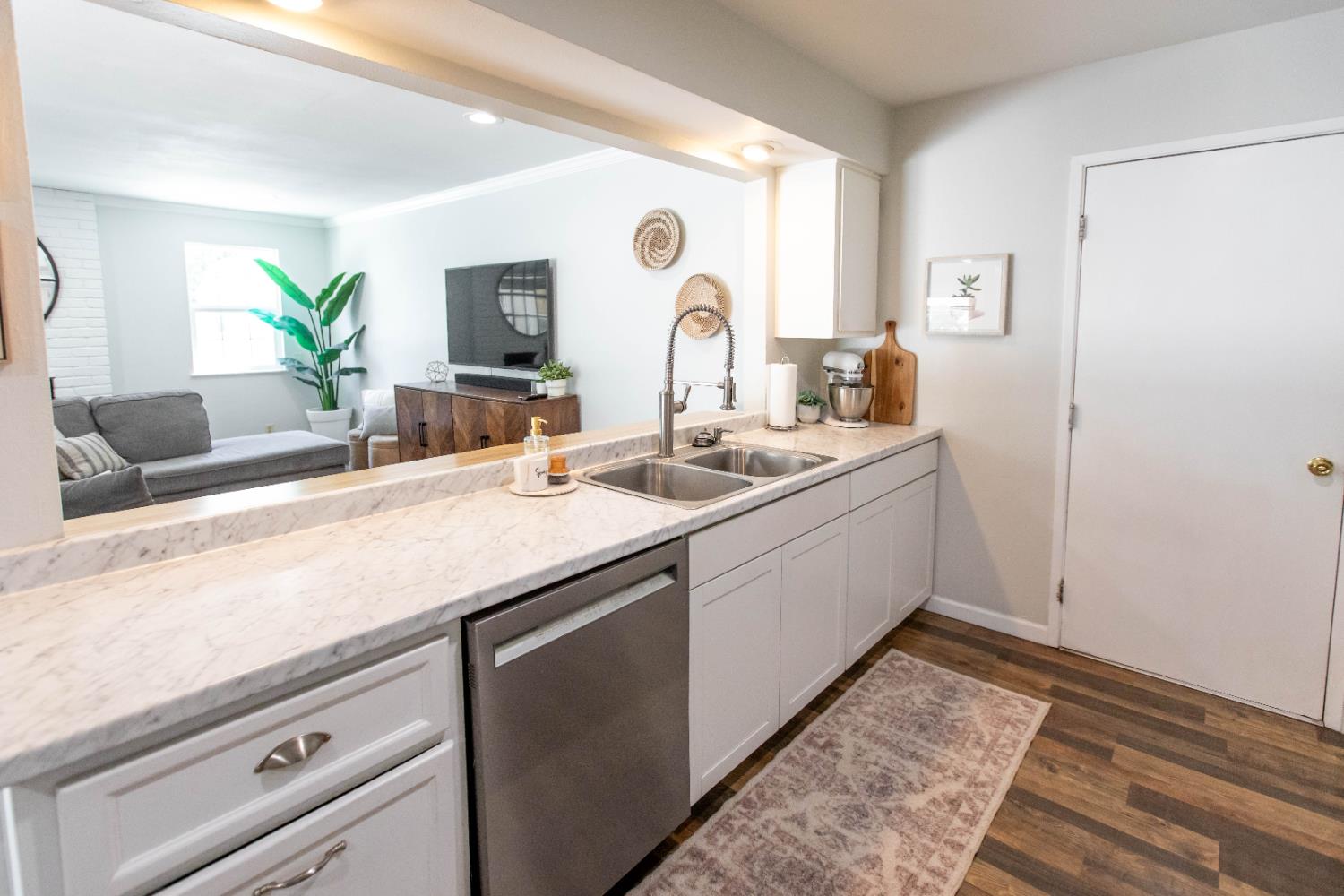 Detail Gallery Image 15 of 44 For 8940 Leatham Ave, Fair Oaks,  CA 95628 - 4 Beds | 2 Baths