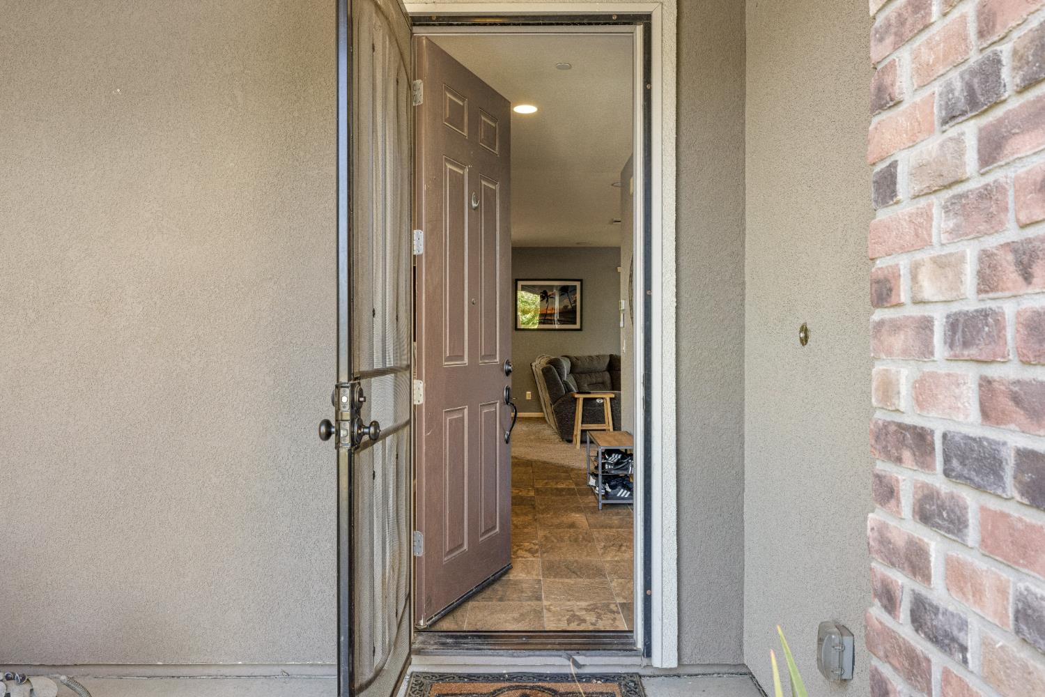 Detail Gallery Image 4 of 41 For 680 Sawtooth Ct, Manteca,  CA 95337 - 4 Beds | 3/1 Baths