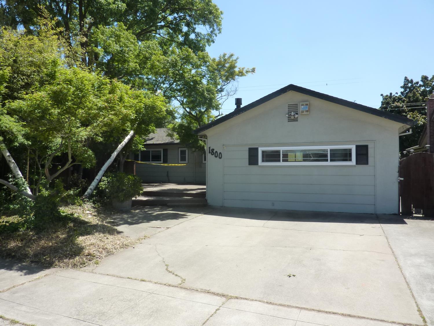 Detail Gallery Image 1 of 17 For 1800 Jackson St, Lodi,  CA 95242 - 3 Beds | 2/1 Baths