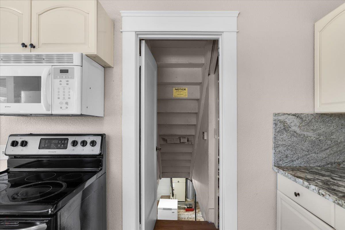 Detail Gallery Image 38 of 61 For 209 S Pasadena Ave, Waterford,  CA 95386 - 3 Beds | 1 Baths