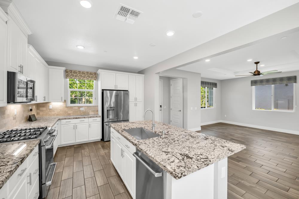 Detail Gallery Image 3 of 37 For 4380 Hovnanian Dr, Sacramento,  CA 95834 - 2 Beds | 2 Baths