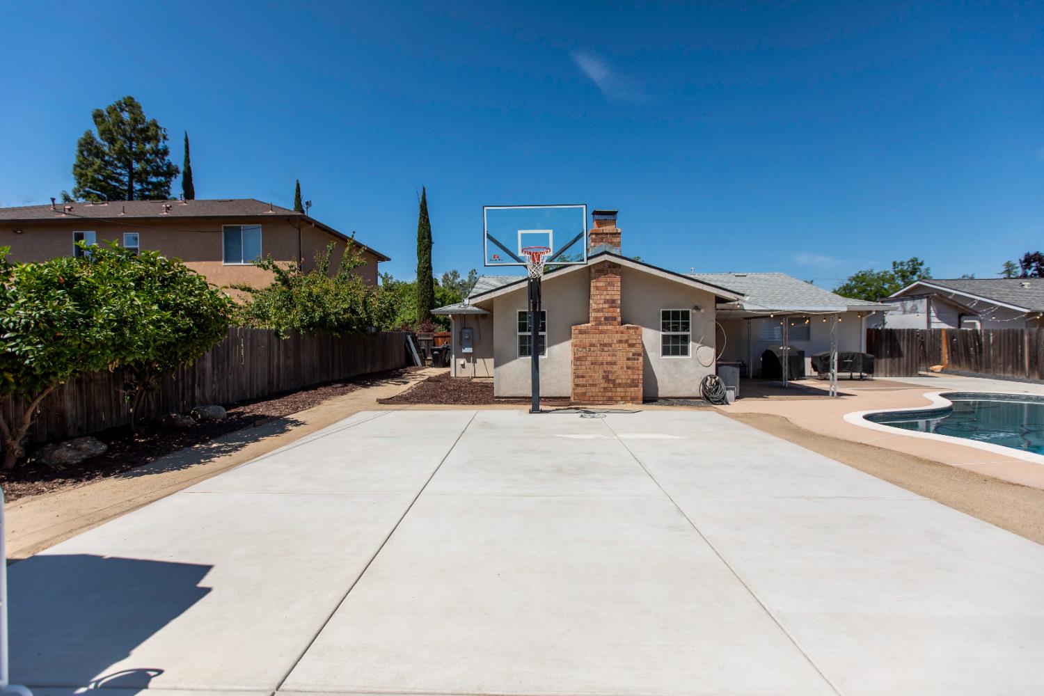 Detail Gallery Image 43 of 44 For 8940 Leatham Ave, Fair Oaks,  CA 95628 - 4 Beds | 2 Baths