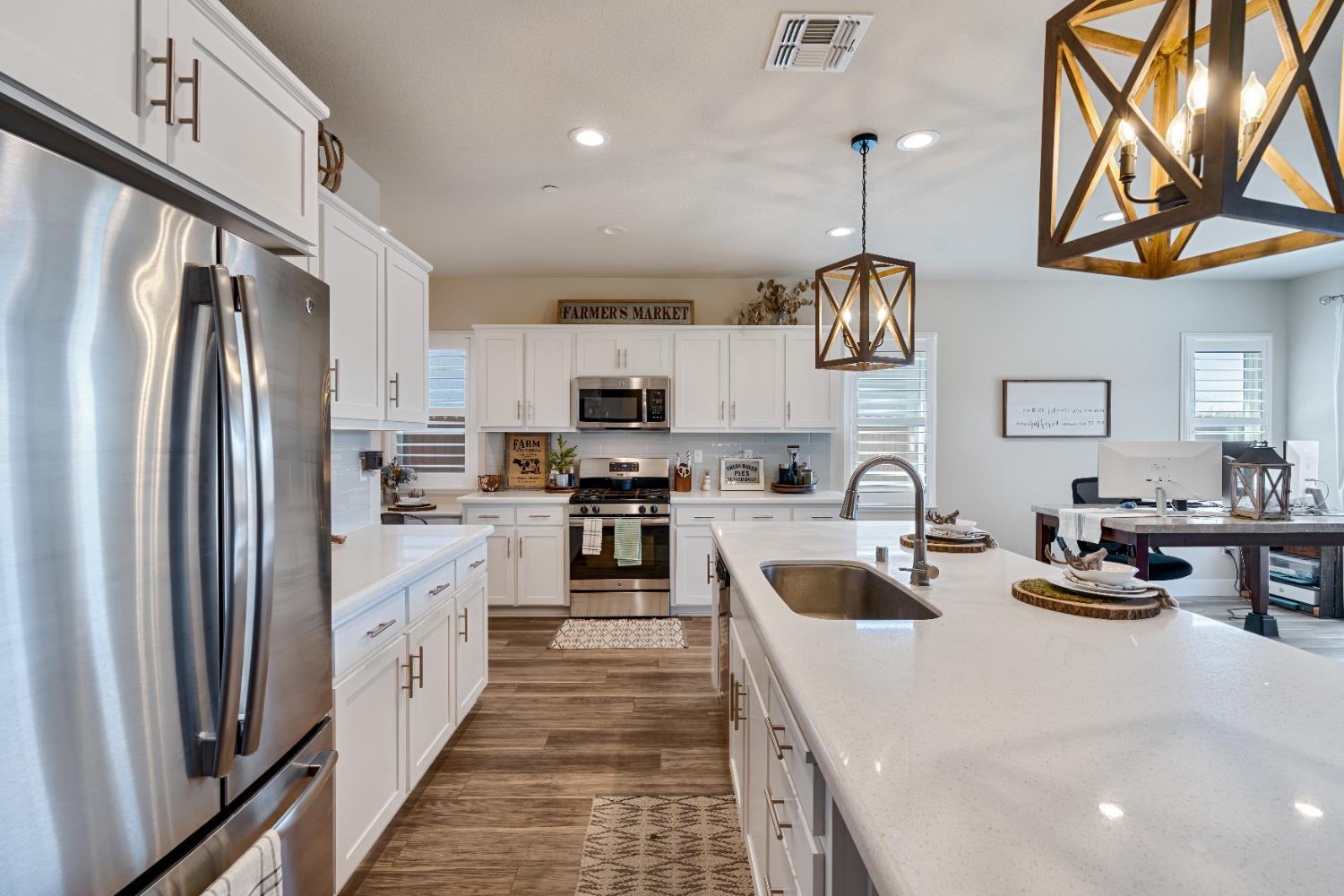 Detail Gallery Image 9 of 26 For 743 Beeler St, Stockton,  CA 95204 - 3 Beds | 2 Baths