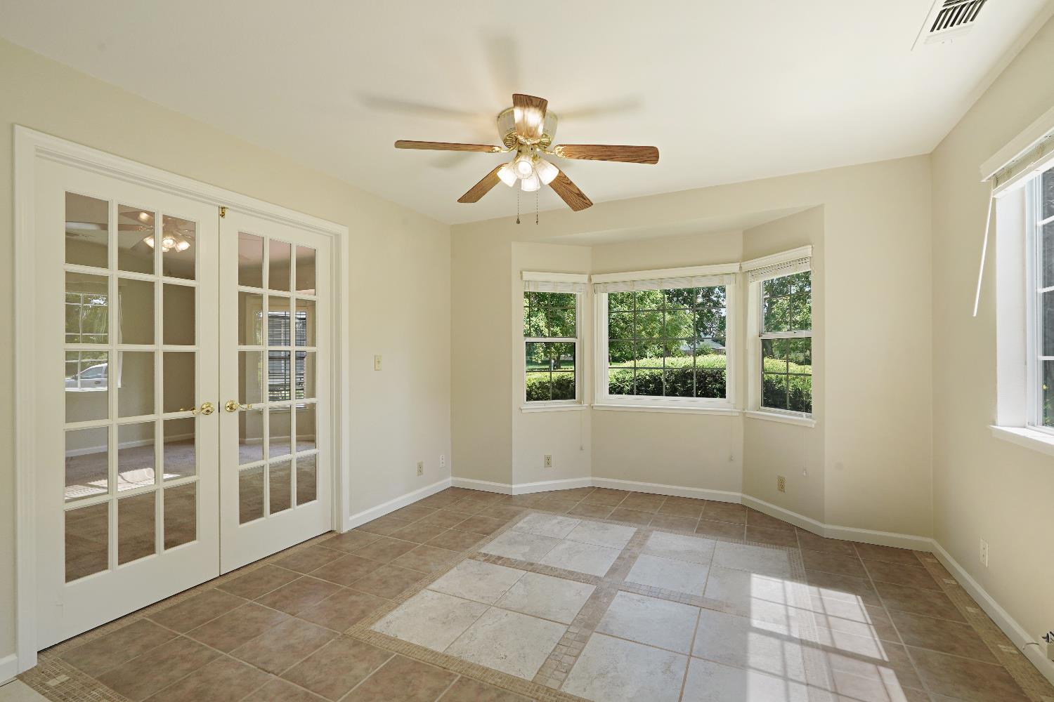 Detail Gallery Image 8 of 61 For 6001 Laguna Villa Way, Elk Grove,  CA 95758 - 3 Beds | 2 Baths