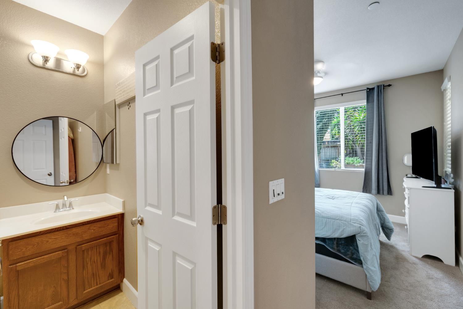 Detail Gallery Image 16 of 43 For 10424 Fossil Way, Elk Grove,  CA 95757 - 4 Beds | 3/1 Baths
