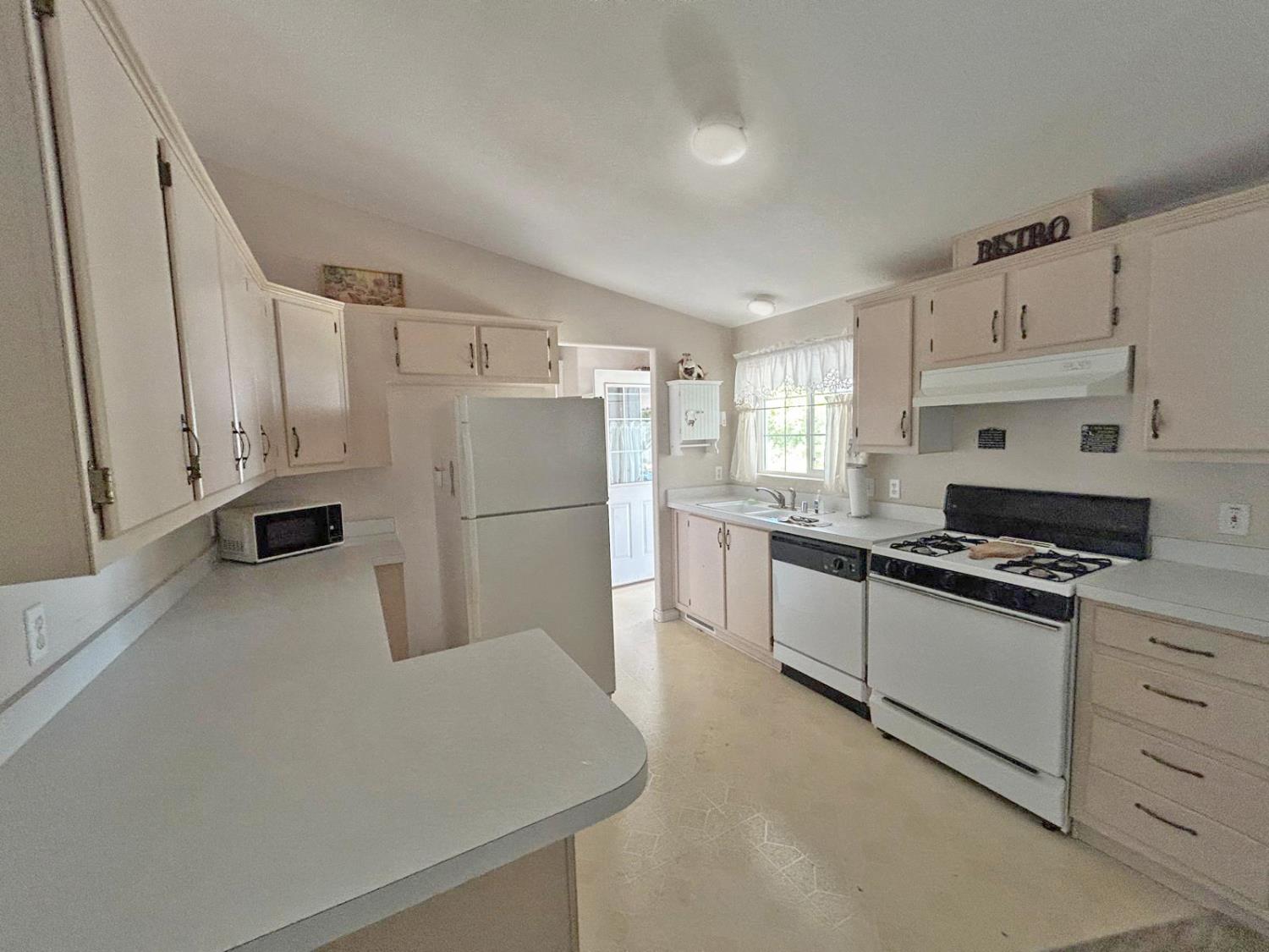 Detail Gallery Image 9 of 28 For 6305 Governors Ln 36, Sacramento,  CA 95828 - 3 Beds | 2 Baths