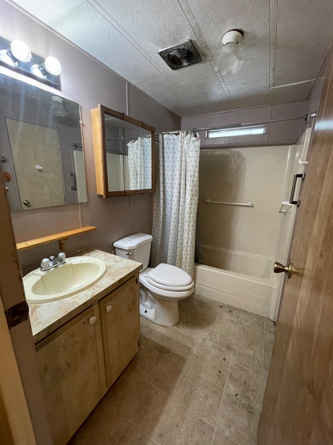 Detail Gallery Image 7 of 10 For 141 N Dory Ln, Modesto,  CA 95356 - 2 Beds | 2 Baths