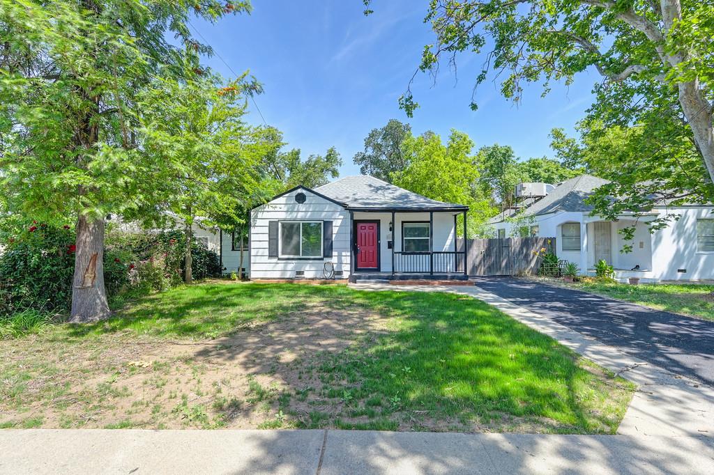 Detail Gallery Image 2 of 28 For 1167 Sonoma Ave, Sacramento,  CA 95815 - 2 Beds | 1 Baths