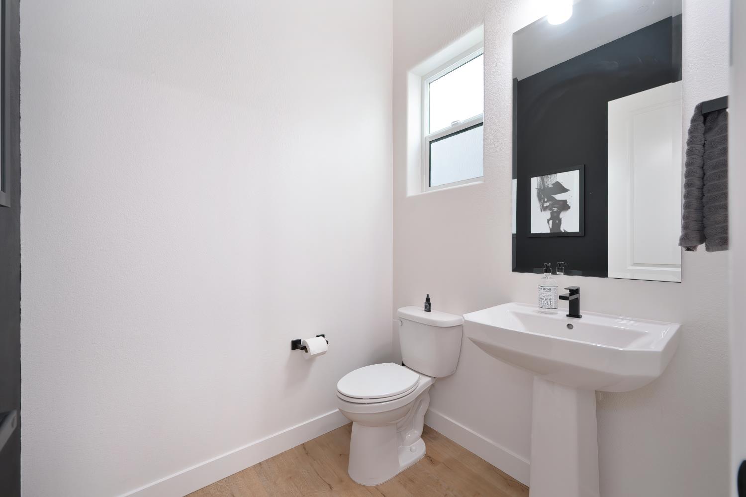 Detail Gallery Image 27 of 53 For 2372 Bastogne, Sacramento,  CA 95818 - 3 Beds | 2/1 Baths