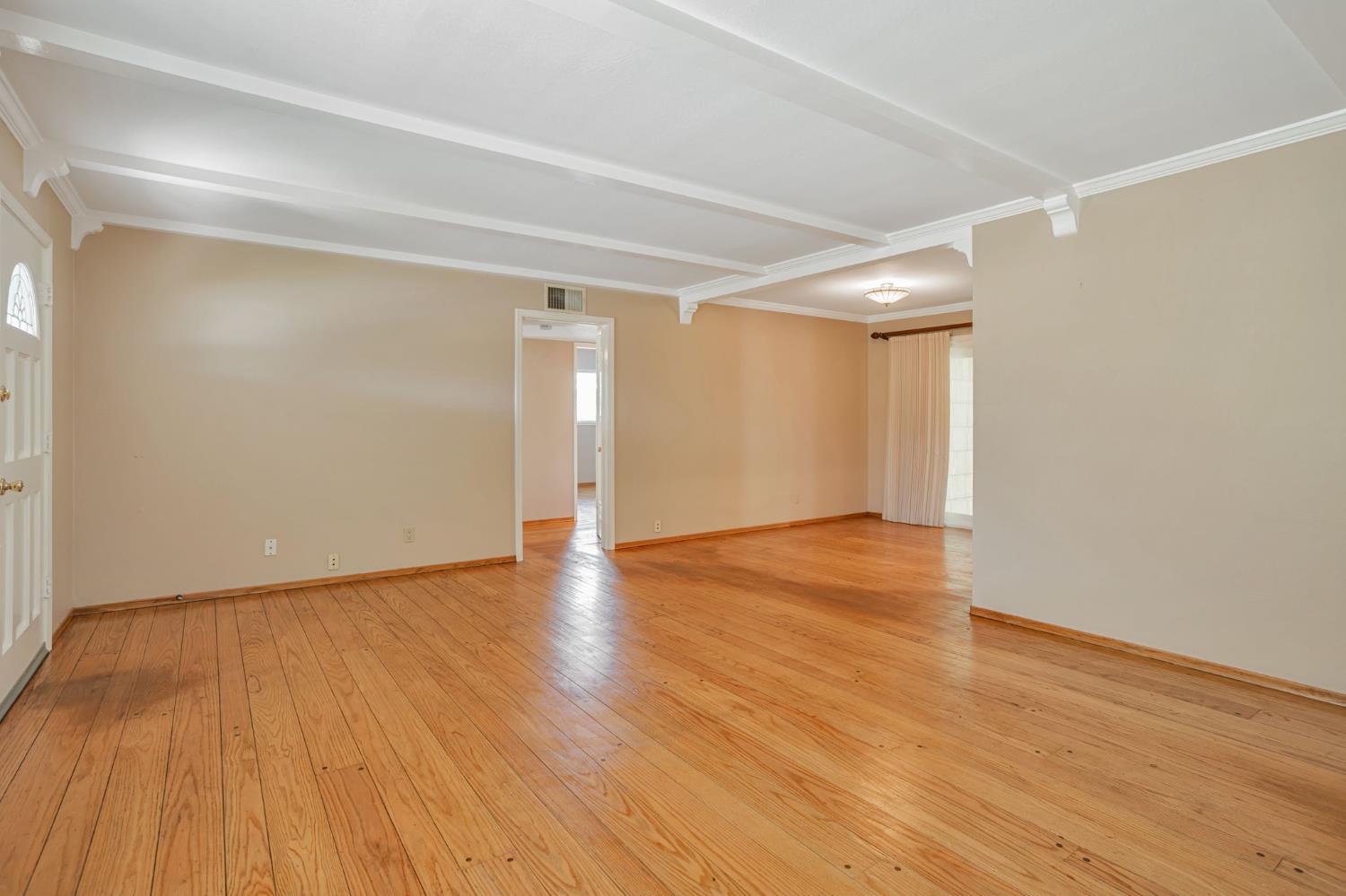 Detail Gallery Image 5 of 42 For 3005 La via Way, Sacramento,  CA 95825 - 4 Beds | 2 Baths