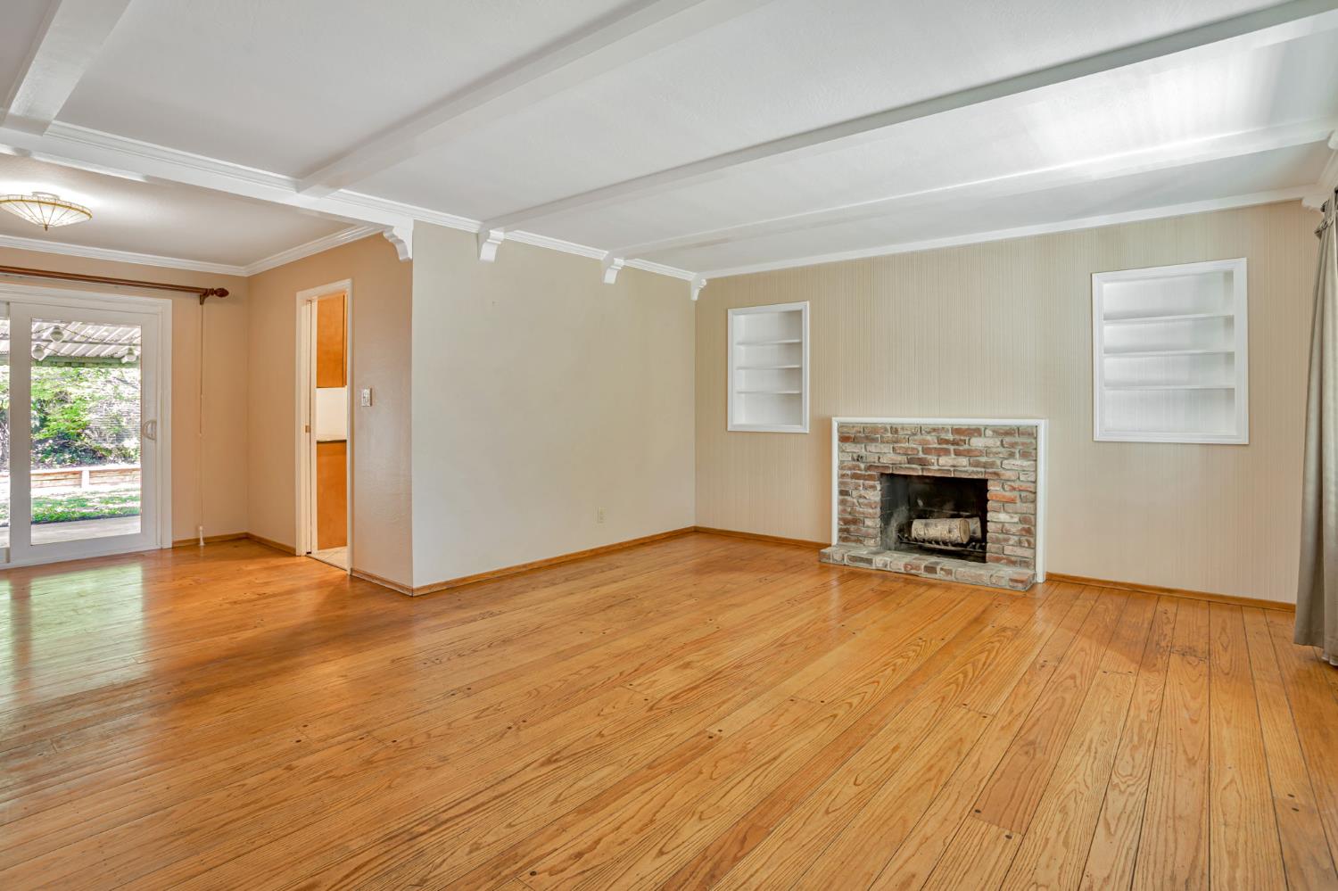 Detail Gallery Image 4 of 42 For 3005 La via Way, Sacramento,  CA 95825 - 4 Beds | 2 Baths
